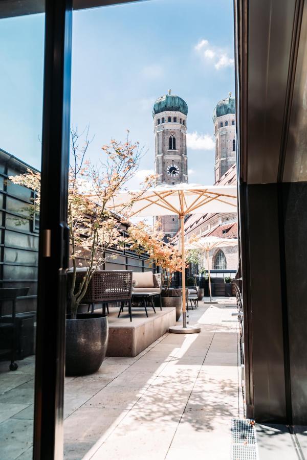 DO&CO Hotel München Exterior foto The terrace of the hotel
