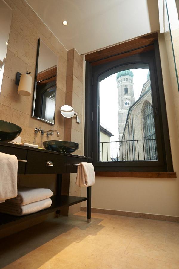 DO&CO Hotel München Exterior foto Bathroom