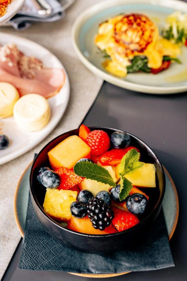 DO&CO Hotel München Exterior foto Fruit salad